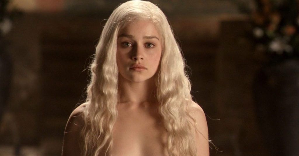Emilia Clarke recusou papel em 50 Tons de Cinza por causa de nudez