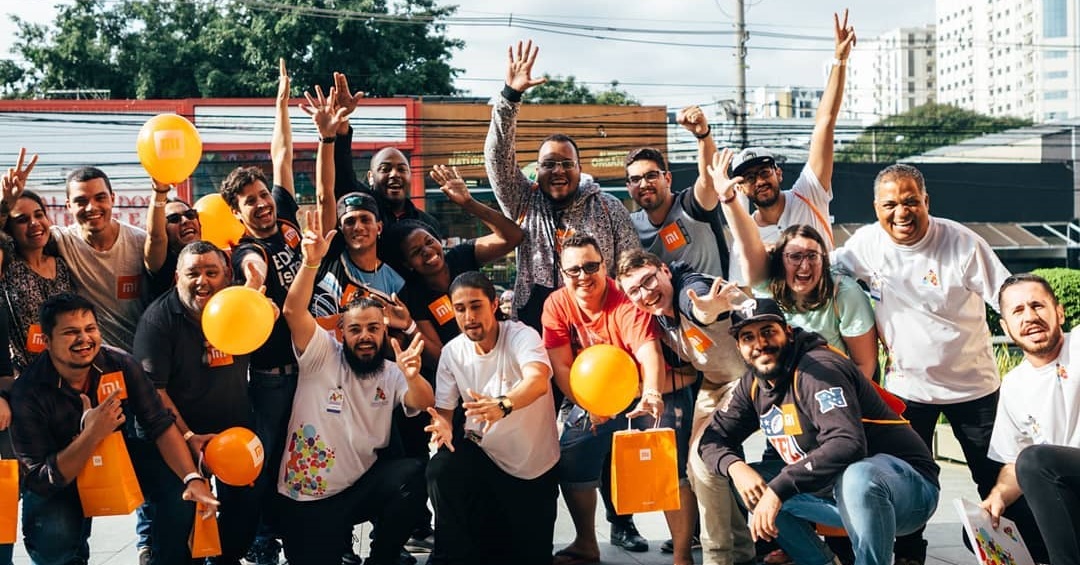 Xiaomi abre loja física em São Paulo e atrai milhares de fãs