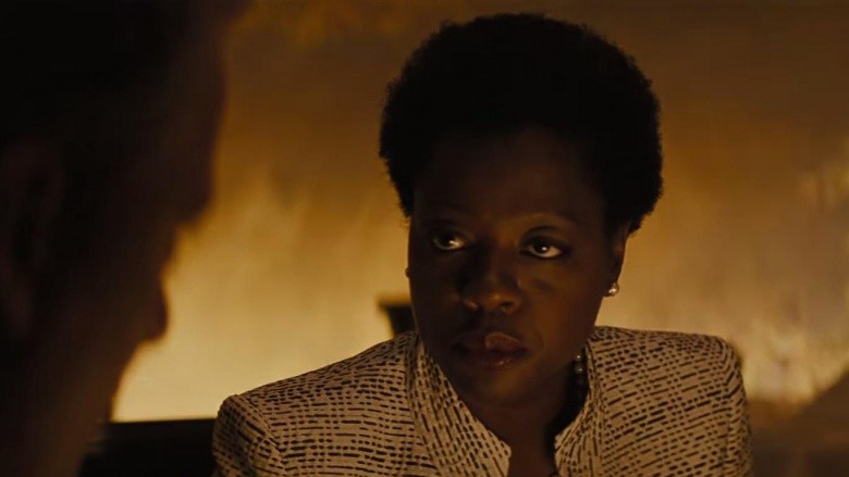 Qual é a importância de Amanda Waller para o Esquadrão Suicida?