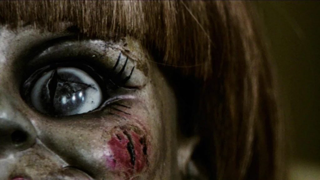 Sinopse de Annabelle 3 é revelada e posiciona filme na linha do tempo da franquia