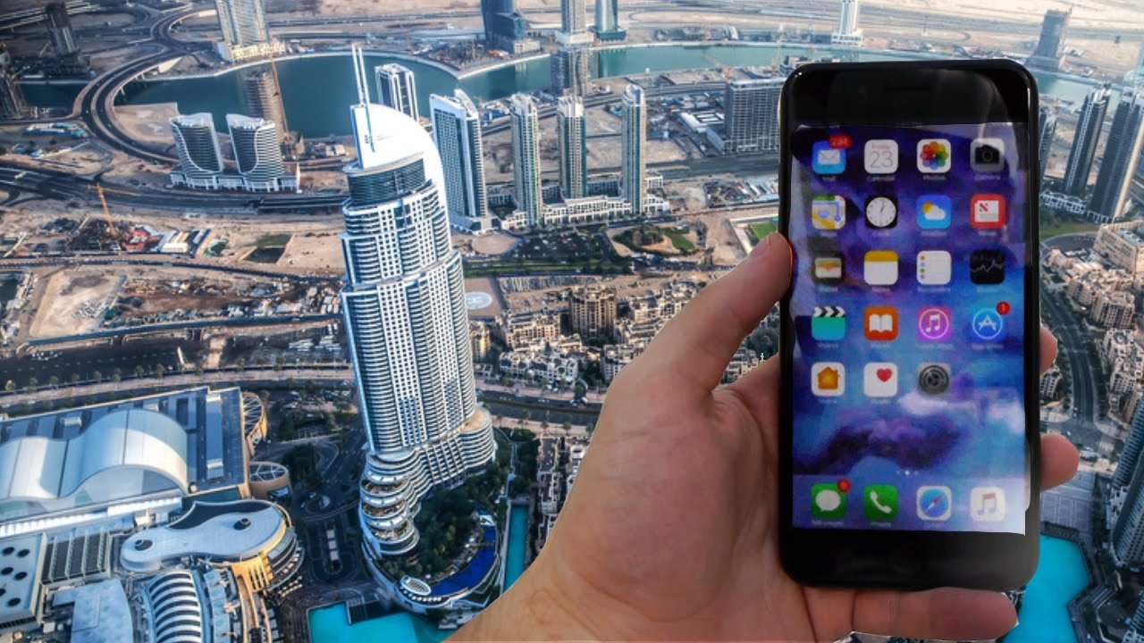 Homem joga iPhone 7 Plus do maior prédio do mundo e filma a queda