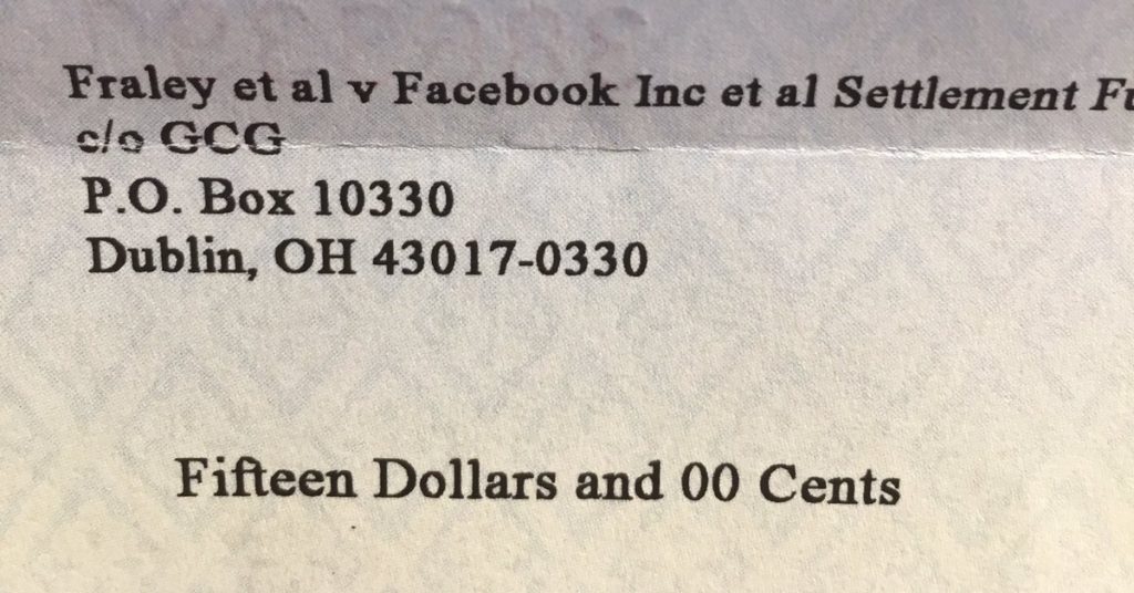Facebook envia cheques para usuários como forma de indenização