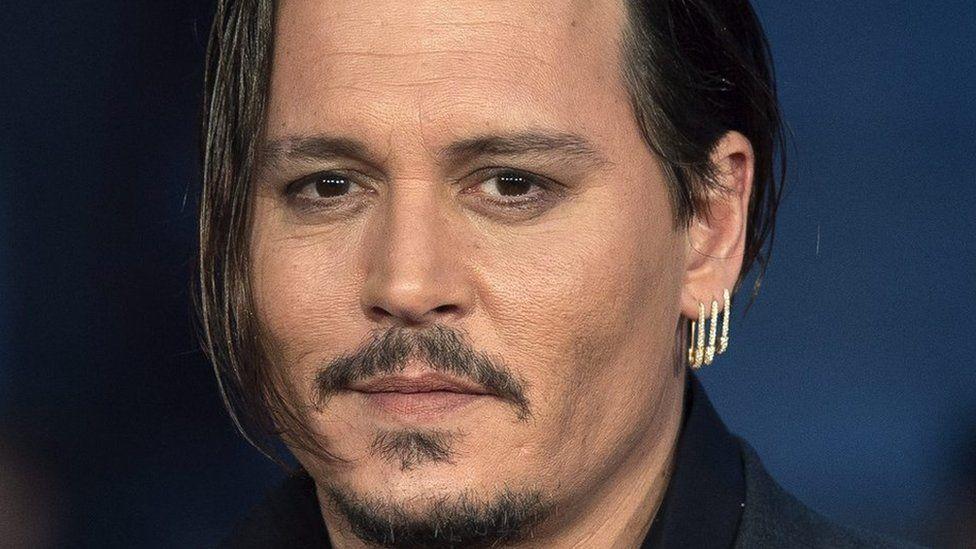 Johnny Depp faz piada com assassinato de Donald Trump em evento