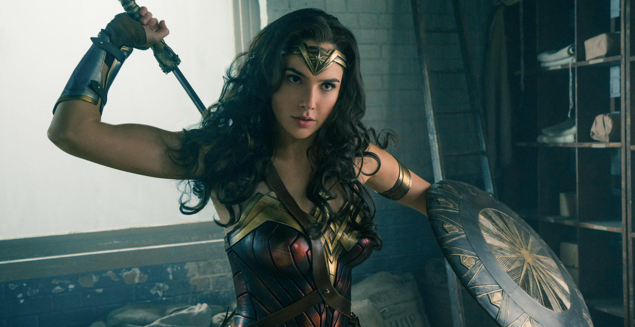 Gal Gadot relembra ameaças de Joss Whedon nos bastidores de Liga da Justiça
