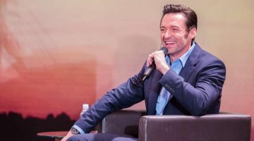 No Brasil, Hugh Jackman promove Logan e compara herói com rapadura