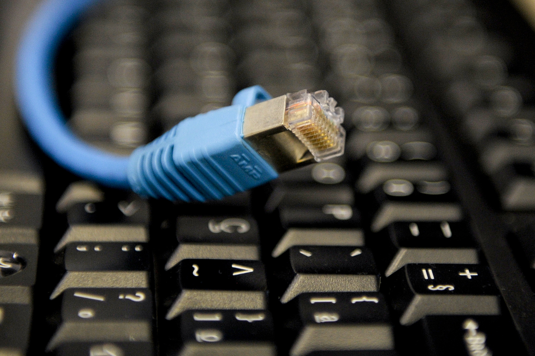 Senado votará, com urgência, proibição ao limite de dados na internet