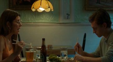 Tia May diz que não gosta de Tony Stark em cena de Homem-Aranha: De Volta ao Lar