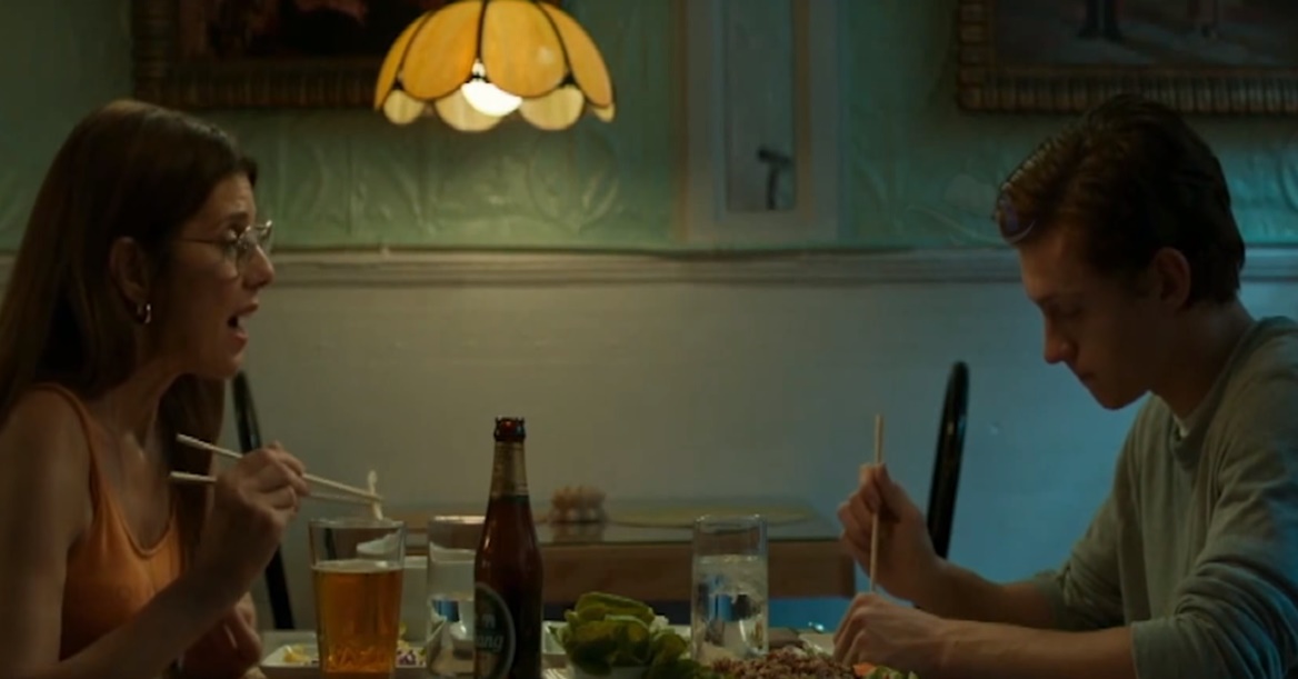 Tia May diz que não gosta de Tony Stark em cena de Homem-Aranha: De Volta ao Lar