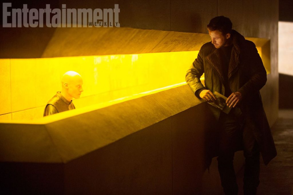 Blade Runner 2049 (2017) RYAN GOSLING as K *No ID for person to the left, studio said they they're just an extra with non-speaking part