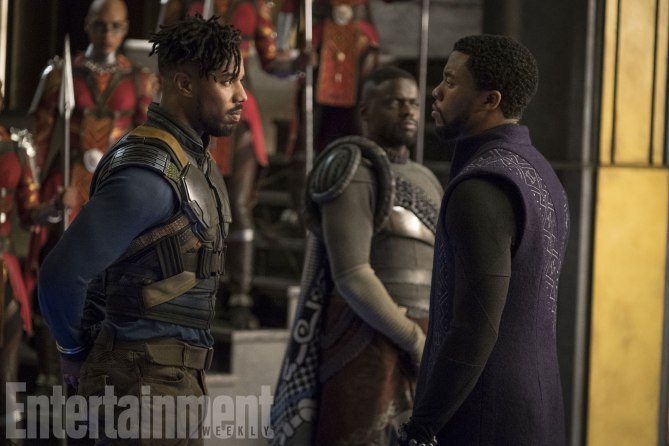 Marvel Studios' BLACK PANTHER L to R: Erik Killmonger (Michael B. Jordan) and T'Challa/Black Panther (Chadwick Boseman), b/g W'Kabi (Daniel Kaluuya) Credit: Matt Kennedy/©Marvel Studios 2018