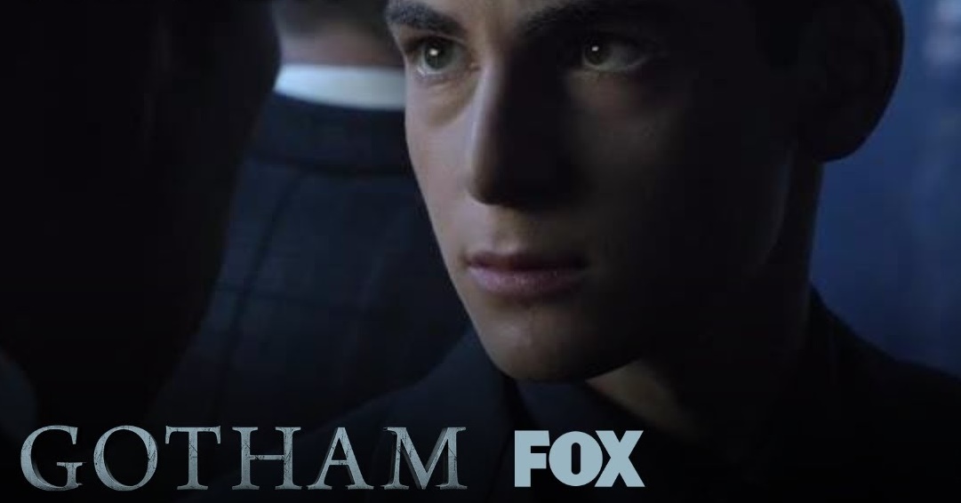 Novo trailer de Gotham revela 1° uniforme do Batman; assista