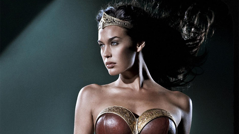 Filme cancelado de Liga da Justiça teria luta entre Mulher-Maravilha e Superman
