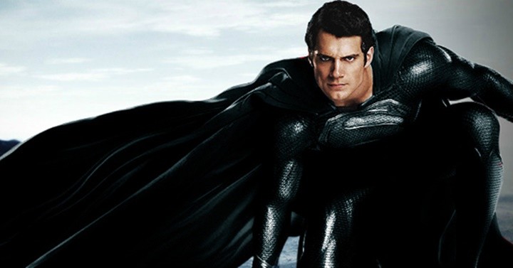 Guia da Warner retrata Superman com traje preto em Liga da Justiça