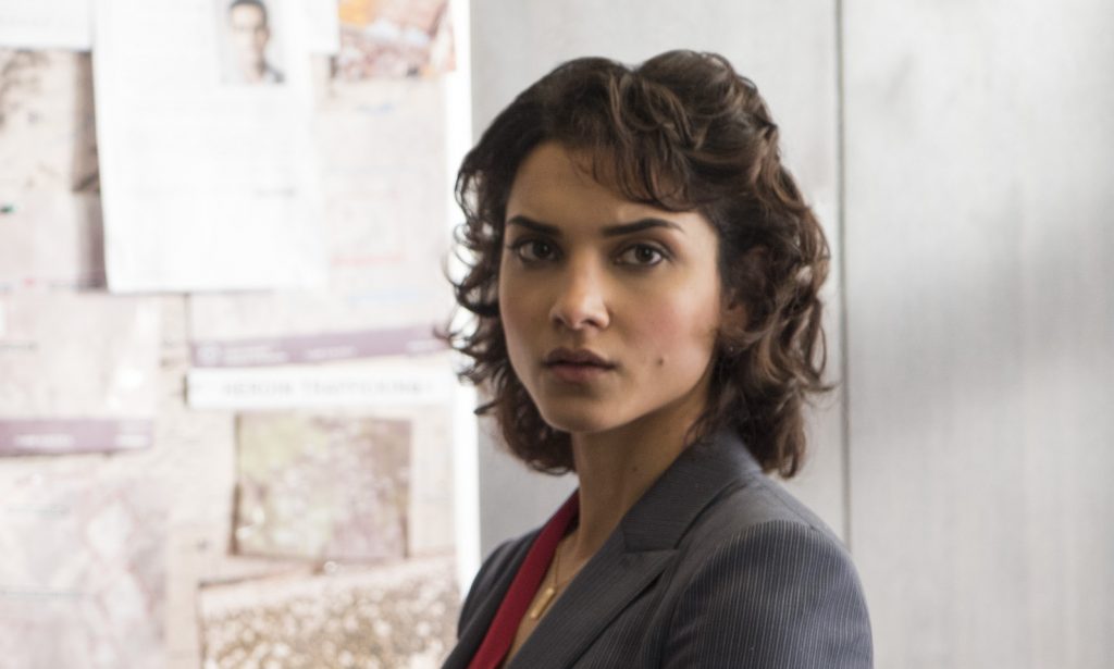 Amber Rose Revah como Dinah Madani em O justiceiro