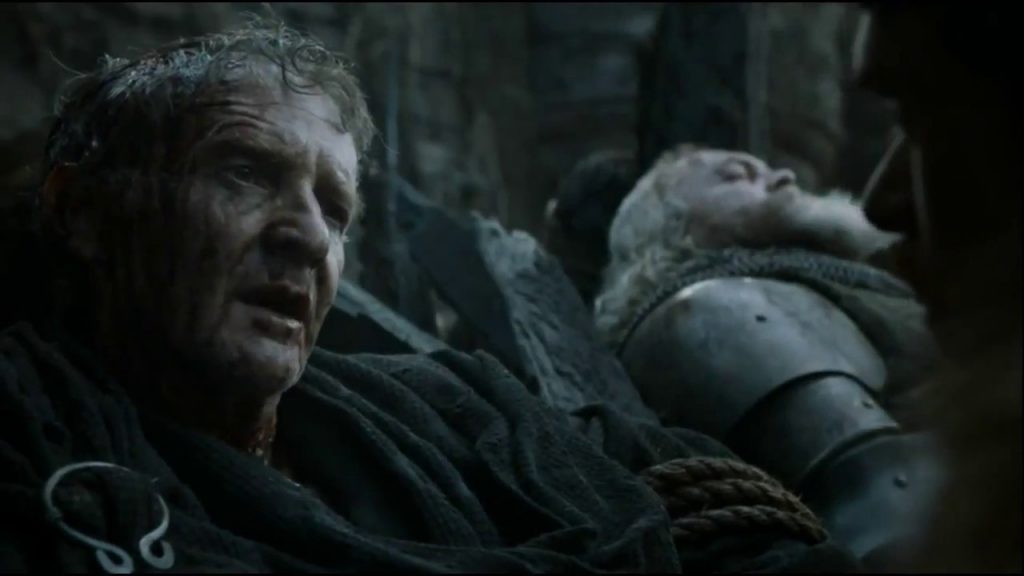 Qyburn é encontrado por Robb e Alisa Stark