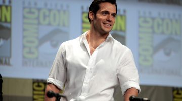 Henry Cavill fala sobre volta e traje negro do Superman em Liga da Justiça