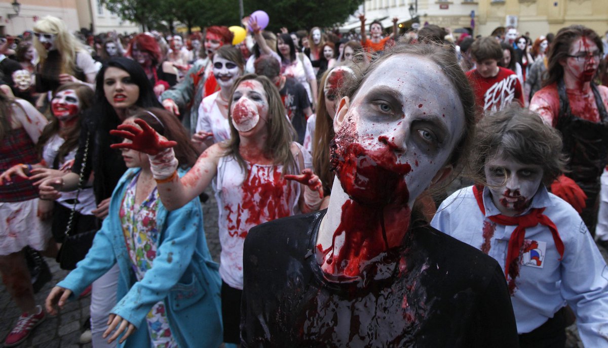 Zombie Walk: invasão zumbi toma Centro de São Paulo no Dia de Finados