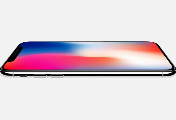 iPhone X chega ao Brasil e desperta pouco interesse do público