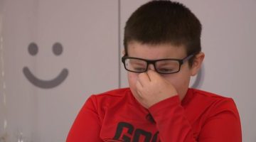 Menino troca Xbox de Natal por cobertores para moradores de rua