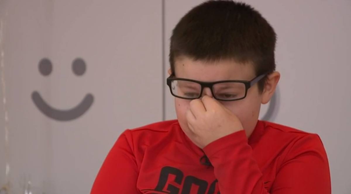 Menino troca Xbox de Natal por cobertores para moradores de rua