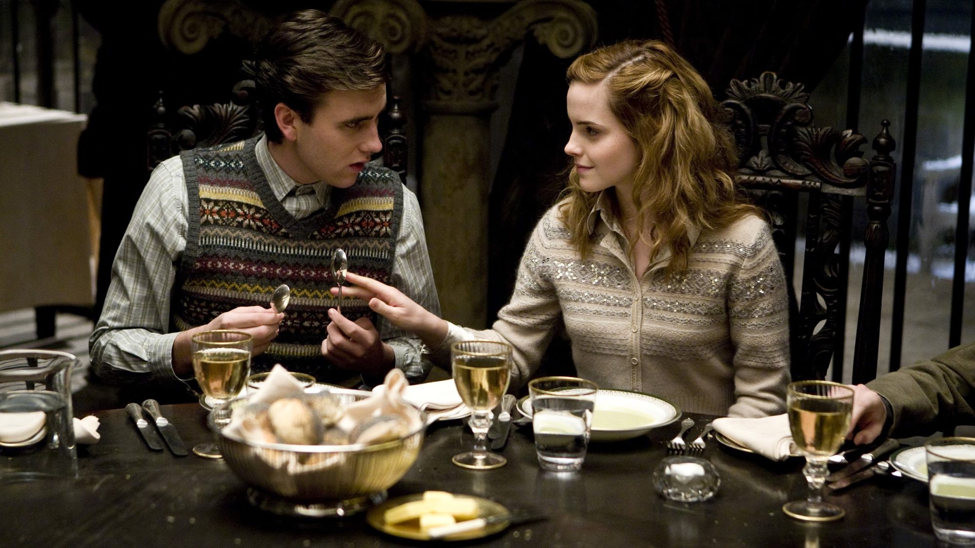 Ator de Neville em Harry Potter conta que era apaixonado em Emma Watson