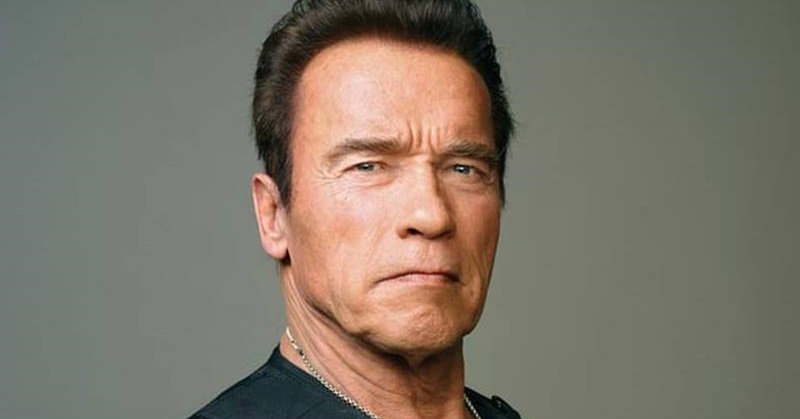 Arnold Schwarzenegger passa por cirurgia no coração de emergência