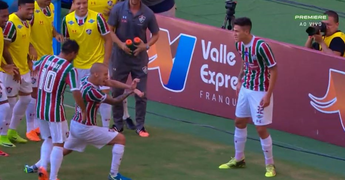 Dragon Ball: jogador de futebol comemora gol fazendo kamehameha