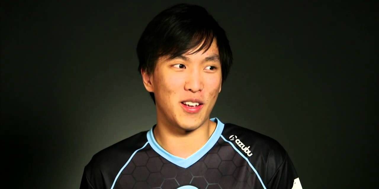 Irmão do jogador Doublelift de League Of Legends mata mãe a facadas