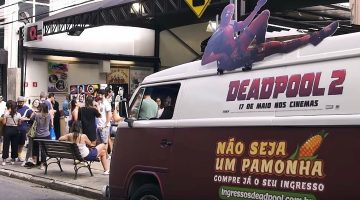 Carro de pamonha anuncia ingressos de Deadpool 2 em São Paulo