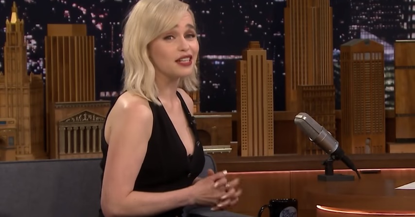Emilia Clarke deixa de assistir Han Solo para ver o casamento real