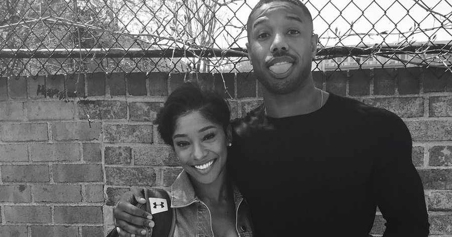 Michael B. Jordan tira foto com estudante que o chamou nas redes sociais