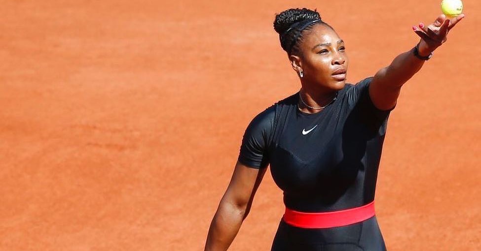Serena Williams diz se sentir heroína de Pantera Negra com macacão preto