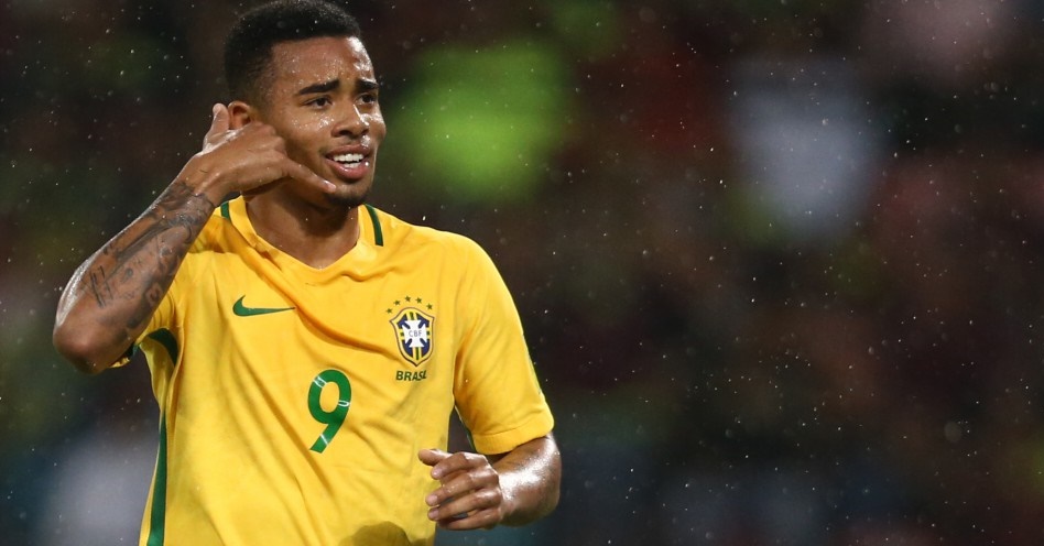 Gabriel Jesus se rende ao CS:GO em concentração da seleção brasileira