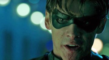 Produtor explica por que Robin mandou Batman se f***r no trailer de Titãs