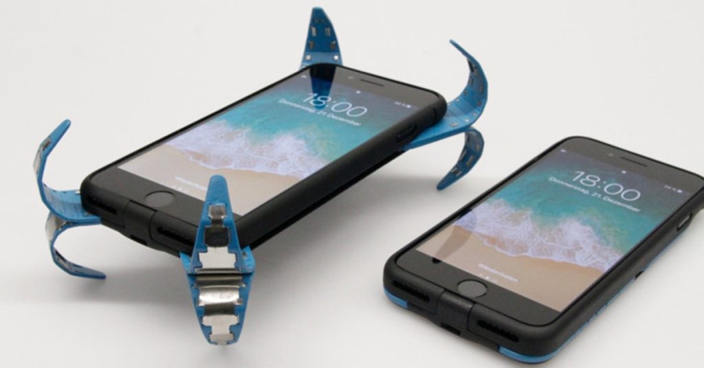 Universitário cria capinha com ‘airbag’ que se ativa quando o celular cai no chão