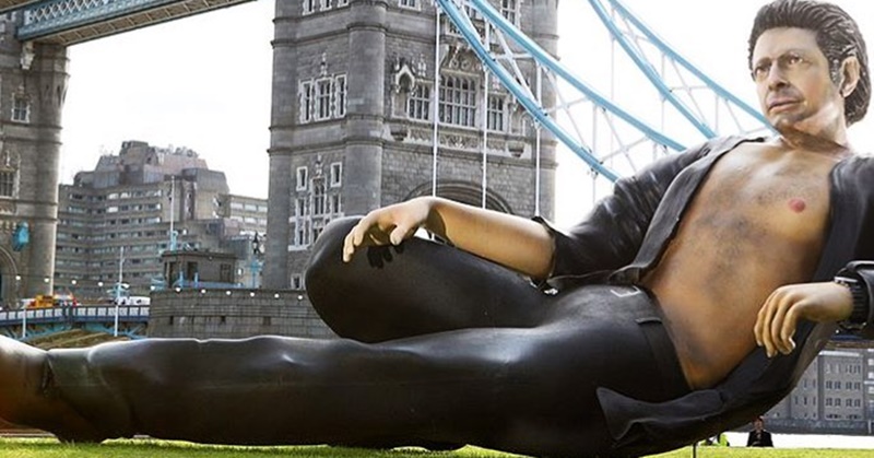Jeff Goldblum ganha estátua em comemoração aos 25 anos de Jurassic Park