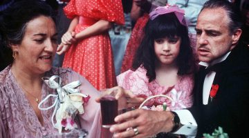 Atriz que fez esposa de Don Corleone em O Poderoso Chefão morre aos 87 anos