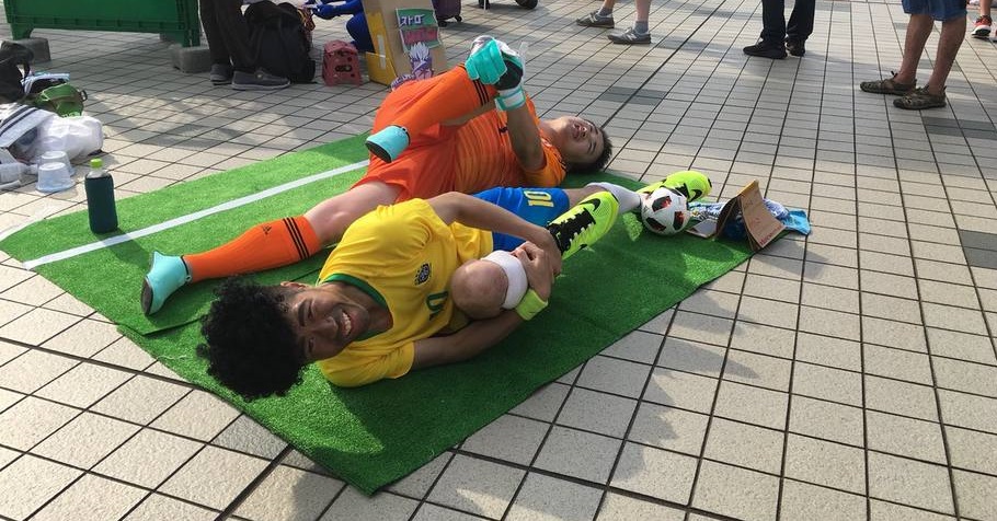 Neymar no chão vira cosplay na Comiket, um dos maiores eventos nerds do Japão
