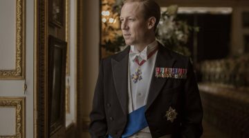 Netflix divulga 1ª foto de Tobias Menzies como príncipe Philip em The Crown