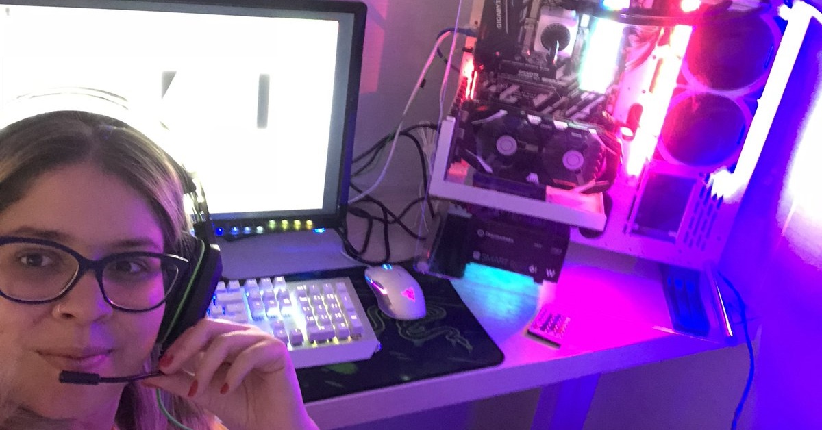 Marília Mendonça compra PC gamer e aparece na web jogando PUBG