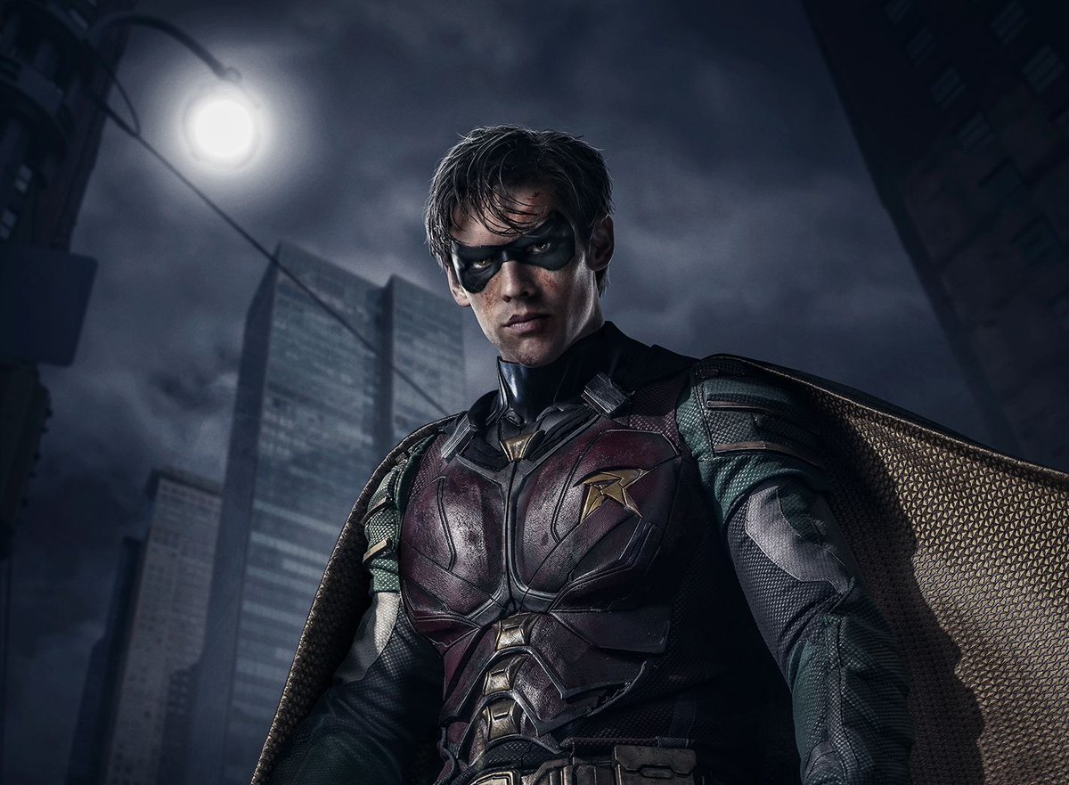 Novos vídeos de Titãs mostram o passado de Robin, Estelar e Ravena