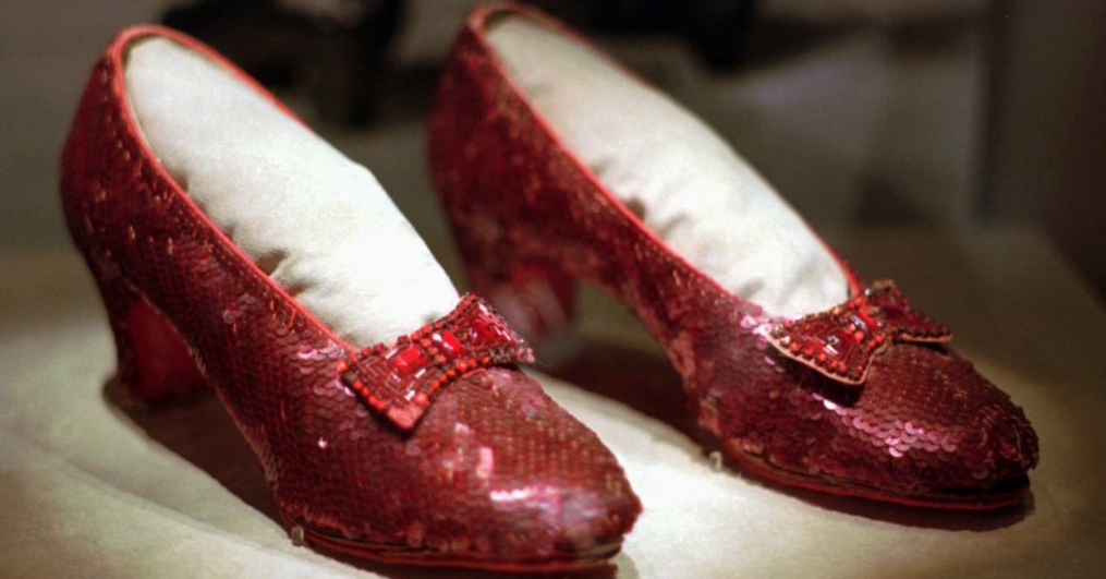 Após 13 anos, FBI recupera sapatos roubados de O Mágico de Oz