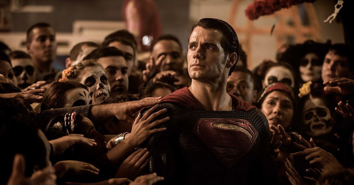 Warner se pronuncia sobre saída de Henry Cavill do papel de Superman