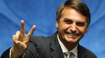 Bolsonaro promete tentar revogar limite de encaminhamento do WhatsApp
