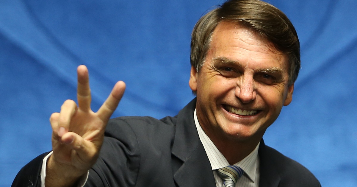 Bolsonaro promete tentar revogar limite de encaminhamento do WhatsApp