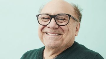 Mesmo aos 73 anos, Danny DeVito garante que nunca vai se aposentar