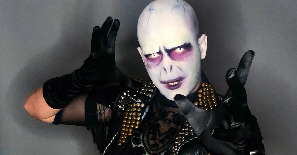 Performance de drag queen como Lord Voldemort viraliza nas redes; assista