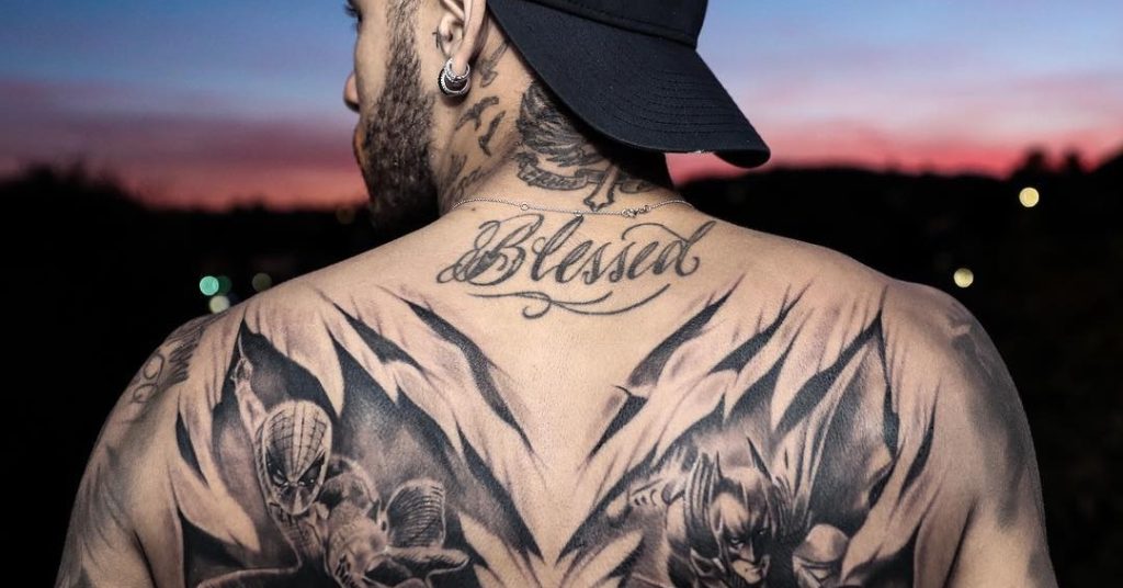 Boleiro nerd? Neymar faz tatuagem em homenagem a Batman e Homem-Aranha