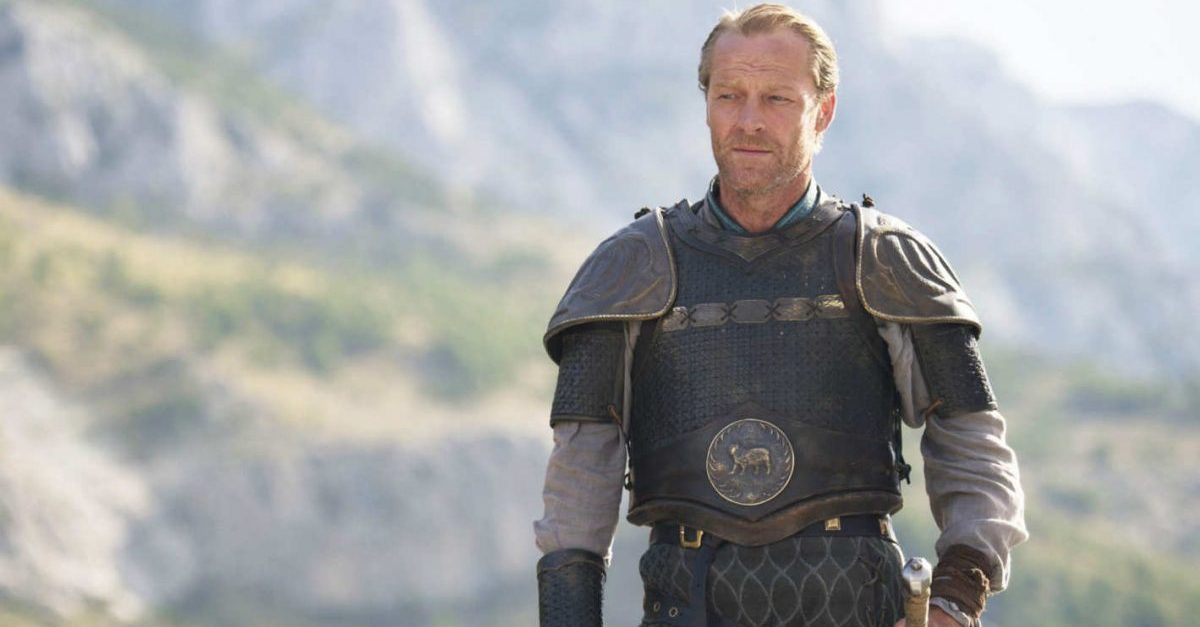 Imagens do set de Titãs mostram Iain Glen como Bruce Wayne; veja