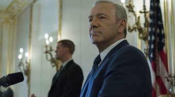 Netflix cria túmulo real para Frank Underwood e fãs visitam local